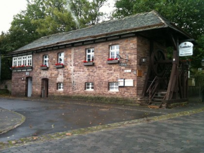 照片: Altes Fährhaus